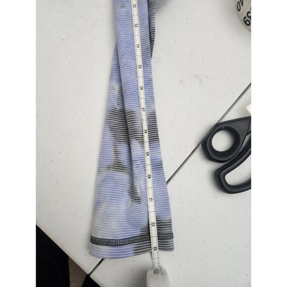 Athleta Salutation Stash Pocket II Textured Capri Size LT Blue/Gray Stripe Yoga - Picture 6 of 6